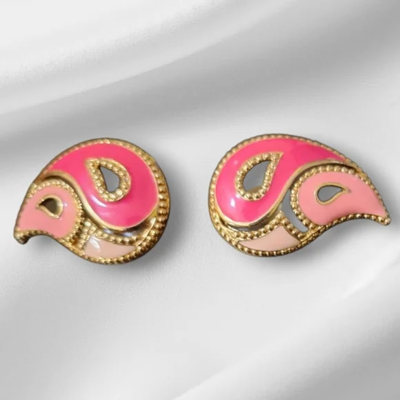 AVON VINTAGE RETRO PAISLEY GOLDTONE AND ENAMEL POST EARRINGS - Picture 4 of 5
